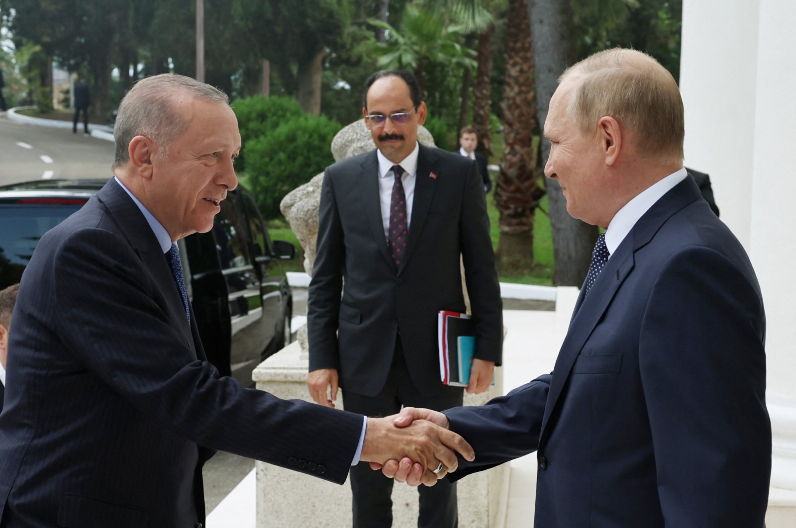 Russia&#039;s President Vladimir Putin (R) shakes hands with President Recep Tayyip Erdoğan, Sochi, Russia, Aug. 5, 2022. (AFP Photo)