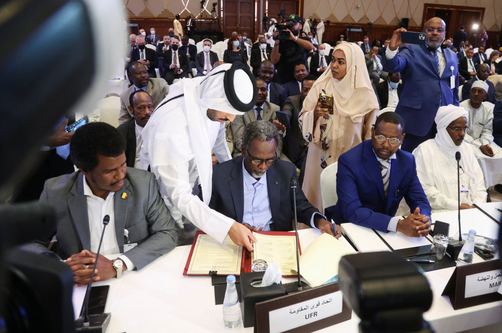 Chad&#039;s transitional military authorities and rebels attend a signing agreement for a national dialogue at Sheraton Hotel in Doha, Qatar, Aug. 8, 2022. (Reuters Photo)