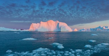 A sunset in Disko Bay, Greenland. (Shutterstock Photo)
