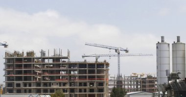 Work seen in a construction site in Tripoli, Libya,  April 24, 2011. (Reuters Photo)