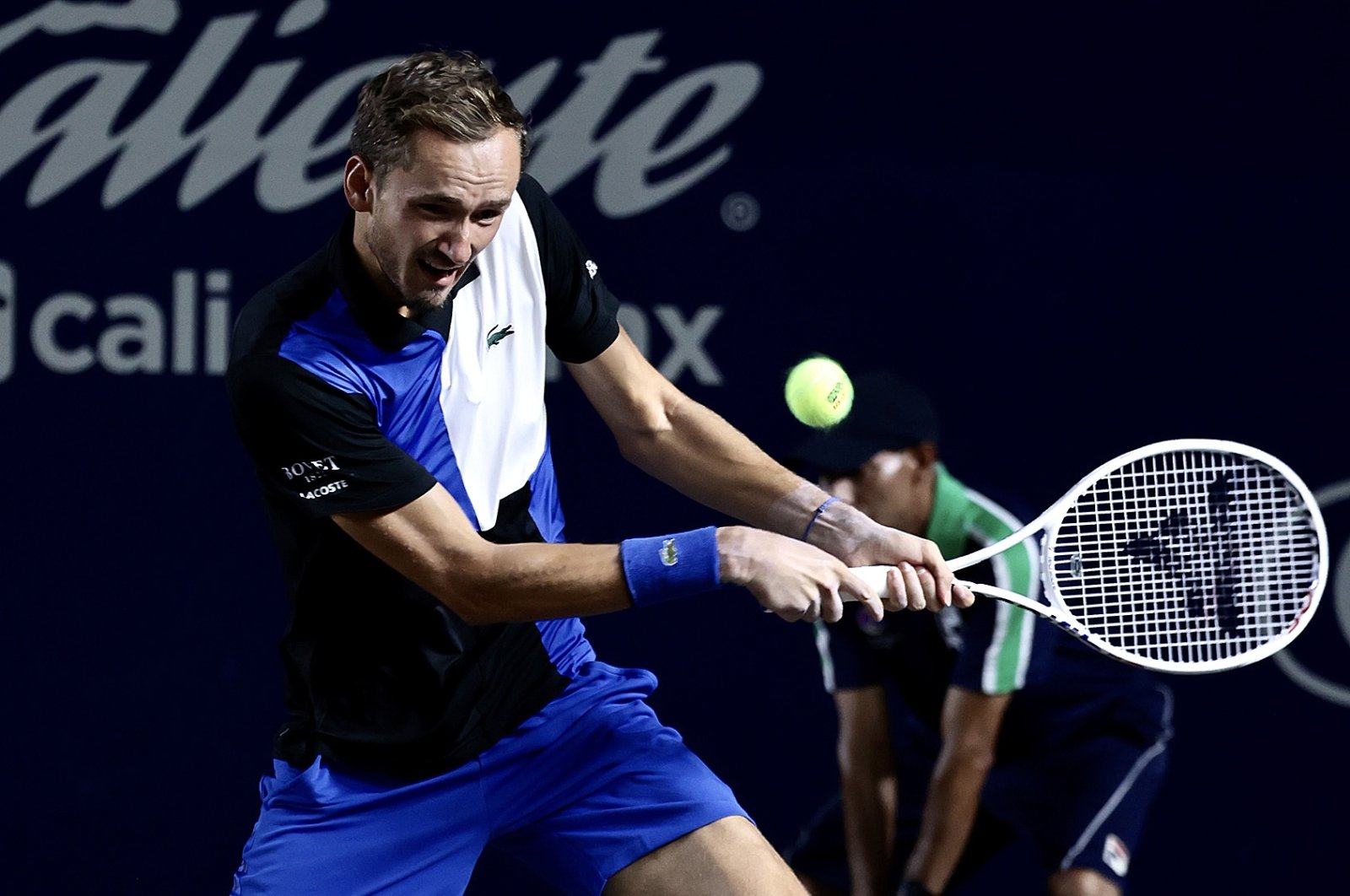 Russia&#039;s Daniil Medvedev in action against Britain&#039;s Cameron Norrie at the Los Cabos Open, Los Cabos, Baja California Sur, Mexico, Aug. 6, 2022. (EPA Photo)
