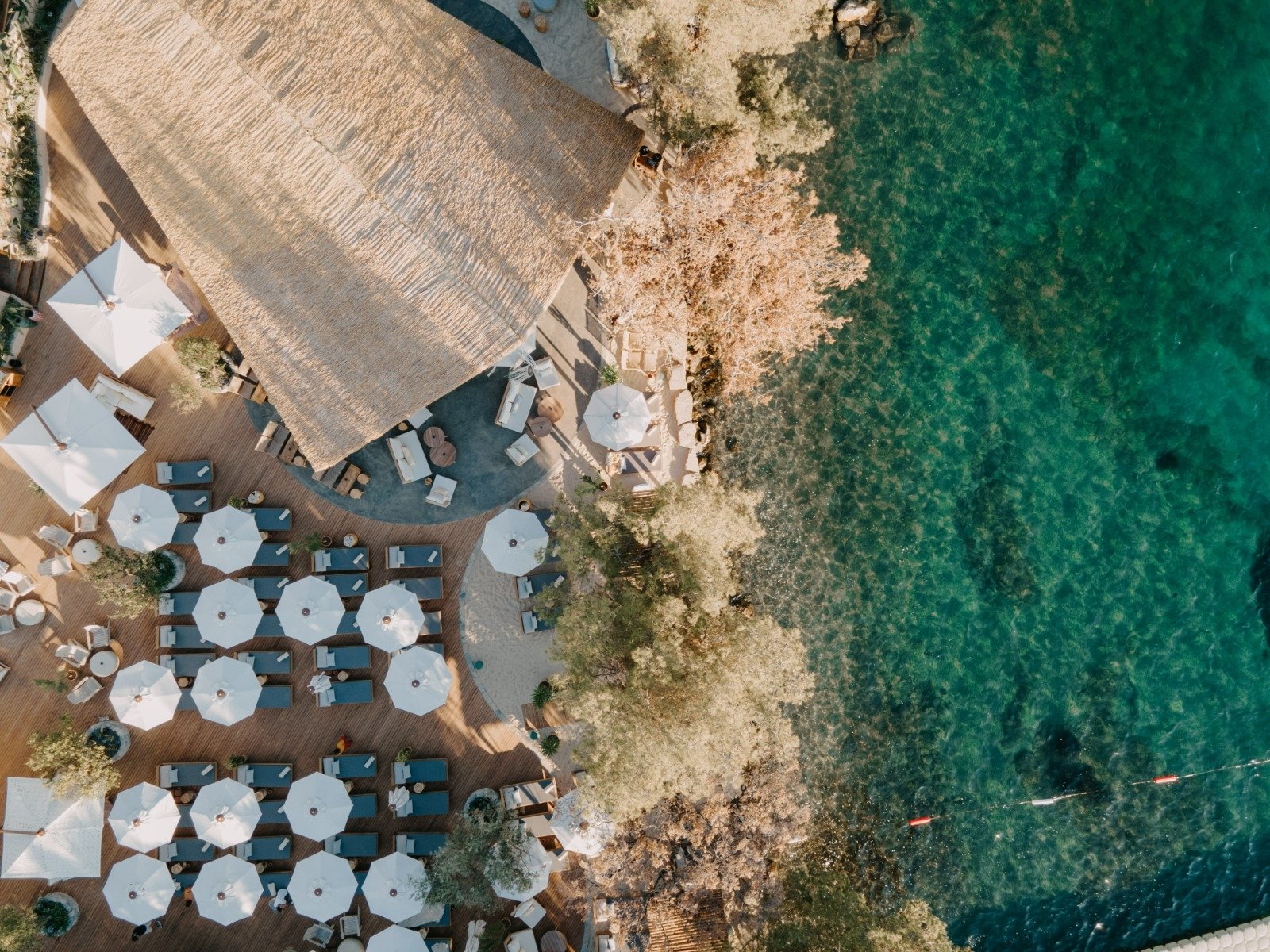 Pantai Momo, yang membuka cabang di Bodrum setelah Alaçatı, telah berhasil mengamankan tempatnya di antara yang terbaik dalam waktu singkat di Bodrum, Türkiye.  (Foto milik Burcu Aldinç)