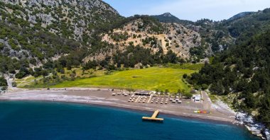 If you're after fun in the sun in a chic environment with worldly cuisine and dancing to the country’s top DJs at sunset sessions then look no furthe than beach clubs along Türkiye’s southern coast. (Shutterstock Photo)