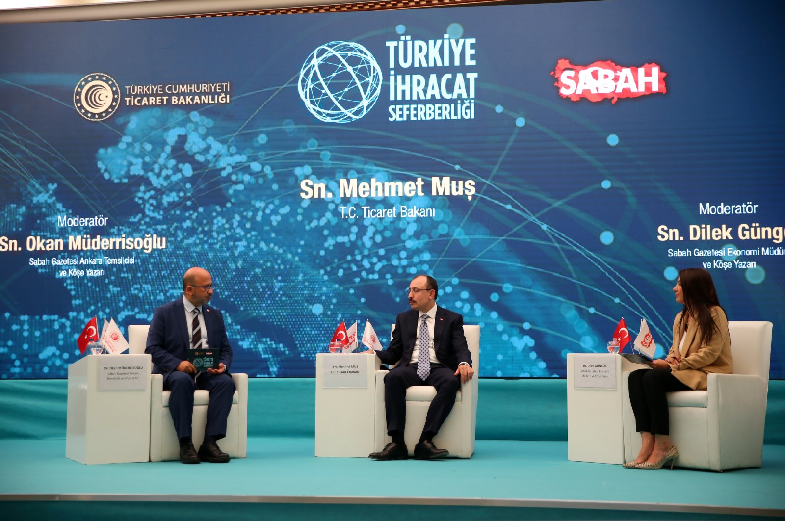 Trade Minister Mehmet Muş (C) during the third Turkey Export Mobilization summit, organized by Turkuvaz Media Group, in Kayseri, central Türkiye, Aug. 10, 2022. (AA Photo)