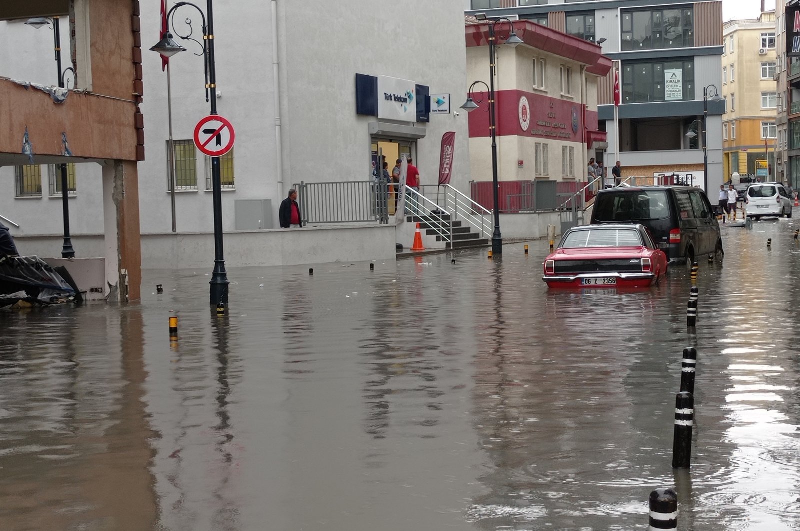 Istanbul bersiap menghadapi hujan deras setelah banjir kecil
