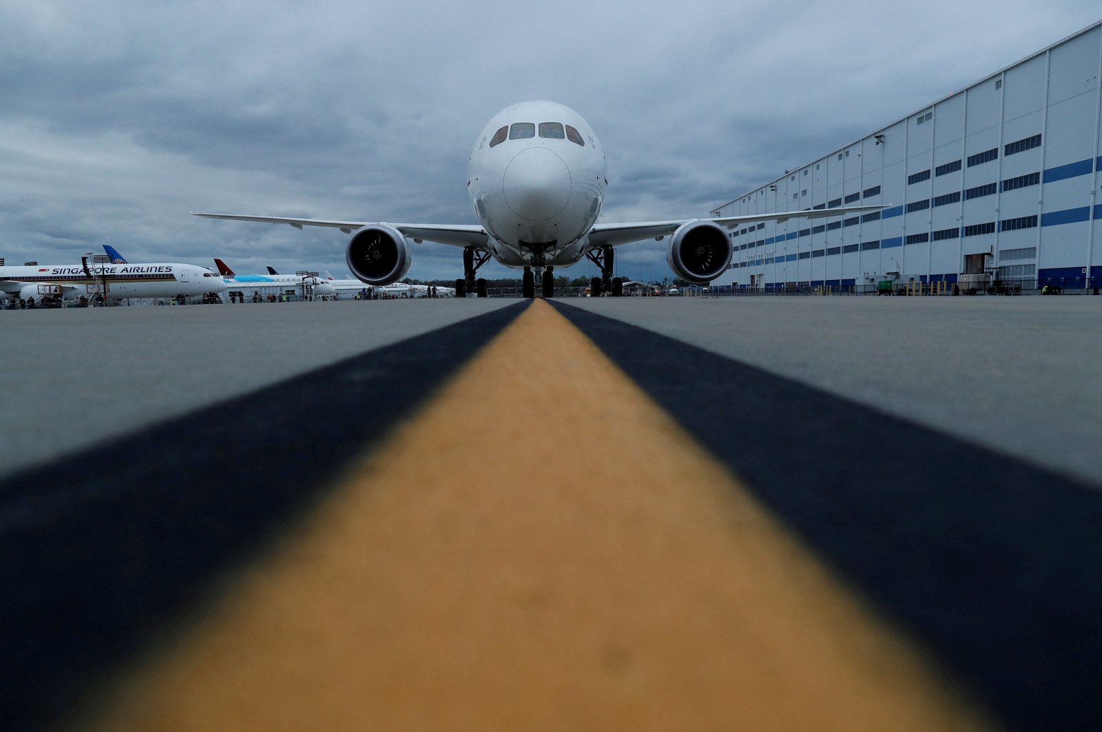 The Boeing 787-10 Dreamliner sits on the tarmac before a delivery ceremony to Singapore Airlines at the Boeing South Carolina Plant in North Charleston, South Carolina, U.S., March 25, 2018. (Reuters Photo)