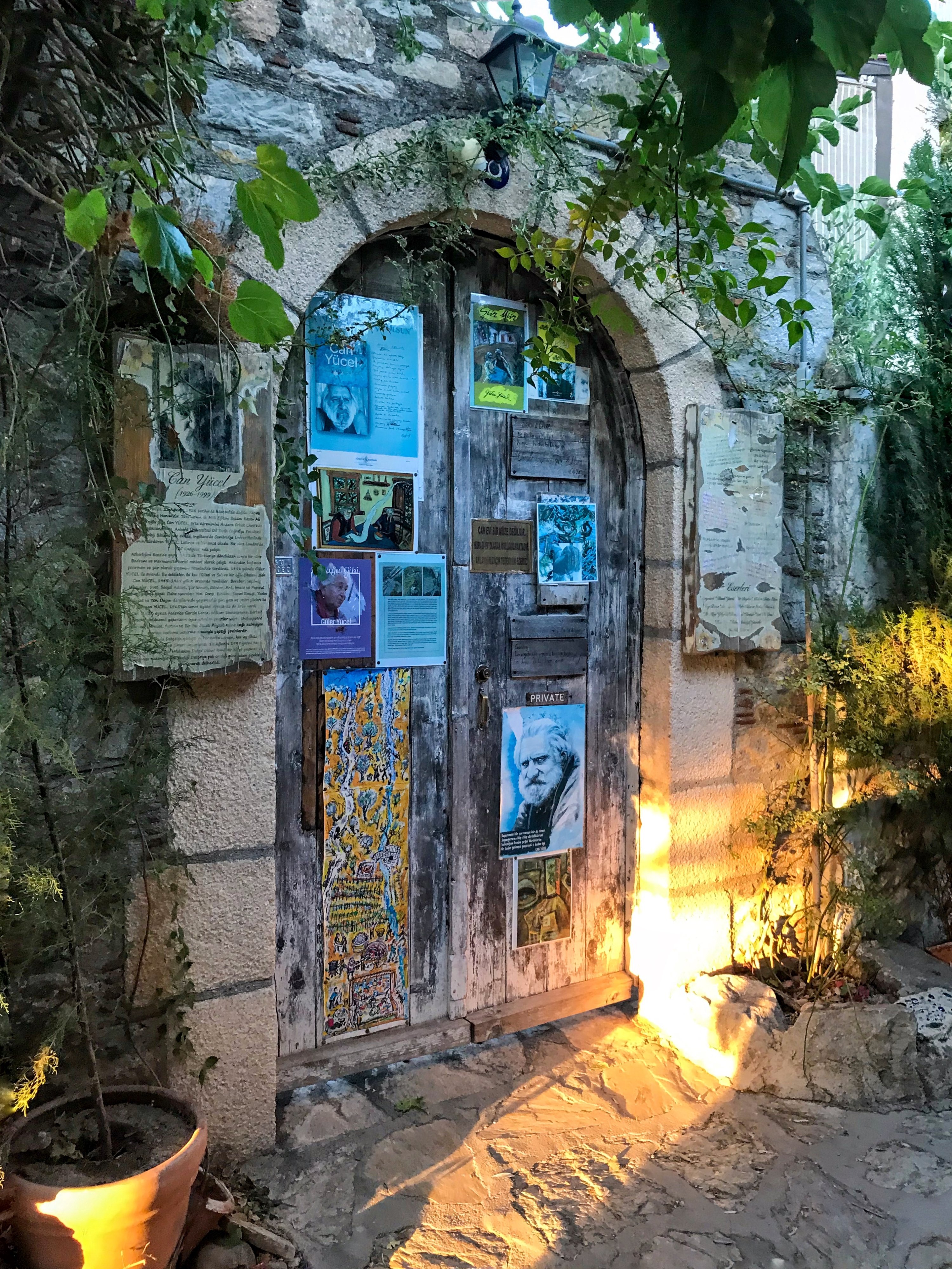 In Old Datça, you can visit the house of the famous poet Can Yücel, who once lived there. (Photo by Özge Şengelen)