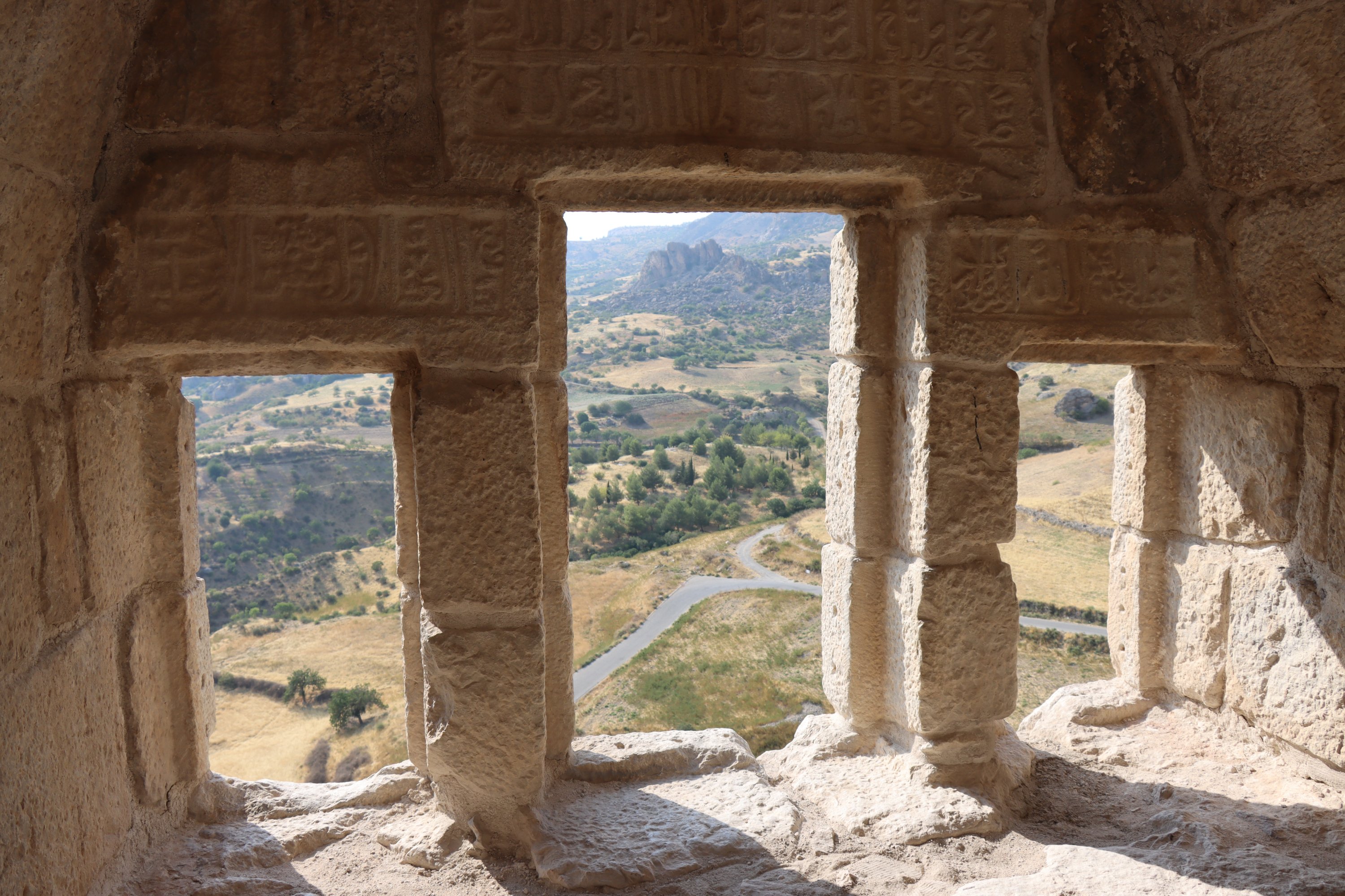 Pemandangan interior dari Kastil Kahta, Adıyaman, tenggara Türkiye, 8 Agustus 2022. (AA) 