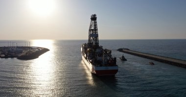 Türkiye's Yavuz drillship departs Filyos Port in northern province of Zonguldak, April 8, 2022. (AA Photo)