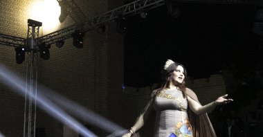 Iraqi actress Enas Taleb performs during the launching ceremony of the Babylon International Festival, at the archaeological site of ancient Babylon, about 100 kilometers (62 miles) south of the Iraqi capital Baghdad on Oct. 28, 2021. (AFP File Photo)