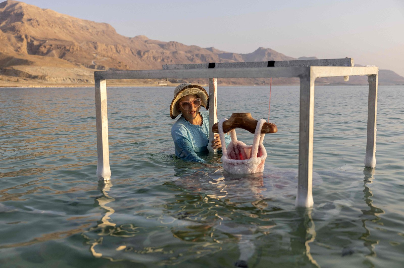 Garam Laut Mati dihidupkan kembali dalam patung-patung lingkungan seniman