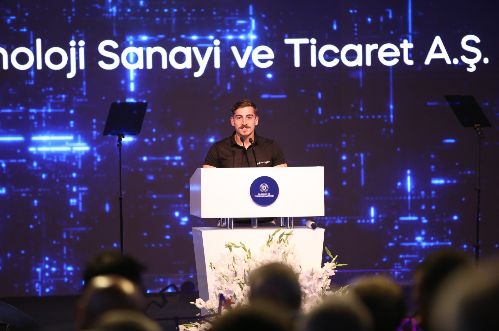 Taha Uluhan speaks at an event in Kocaeli, northwestern Türkiye, Aug. 6, 2022. (AA PHOTO)