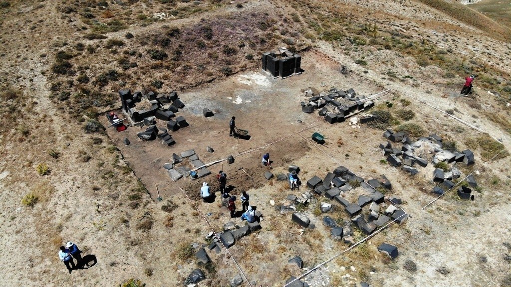 Setelah 50 tahun vakum, penggalian dimulai di Kastil Kef kuno yang dibangun oleh orang Urartian di Bitlis, tenggara Türkiye, 12 Agustus 2022. (Foto IHA)