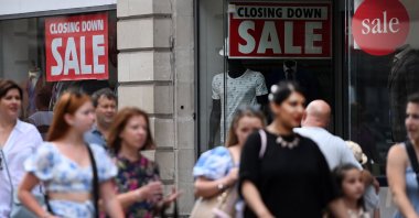 Pedestrians pass a closing down sale at a store in central London, Britain, Aug. 4, 2022. (EPA Photo)