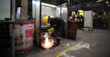 Workers are seen at a factory manufacturing wheels in Aydın province, western Turkey, Aug. 10, 2022. (IHA Photo)