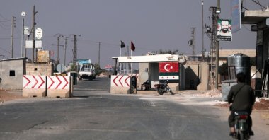 Syrian soldiers man a checkpoint in the town of Marea in the northern Aleppo governorate on August 2, 2022. (AFP Photo)