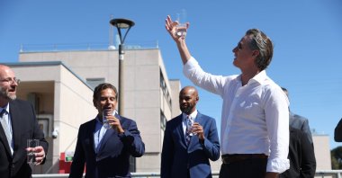 California Gov. Gavin Newsom (R) prepares to taste wastewater that was treated at the Antioch Water Treatment Plant with former Los Angeles Mayor Antonio Villaraigosa (L) and Antioch Mayor Lamar Thorpe (C), in Antioch, California, U.S., Aug. 11, 2022. (AFP Photo)