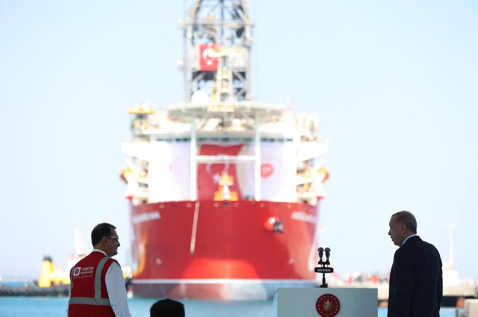 President Recep Tayyip Erdoğan looks at the Abdülhamid Han drillship, the fourth in Türkiye&#039;s fleet, in Mersin, Türkiye, Aug. 9, 2022. (AFP Photo)