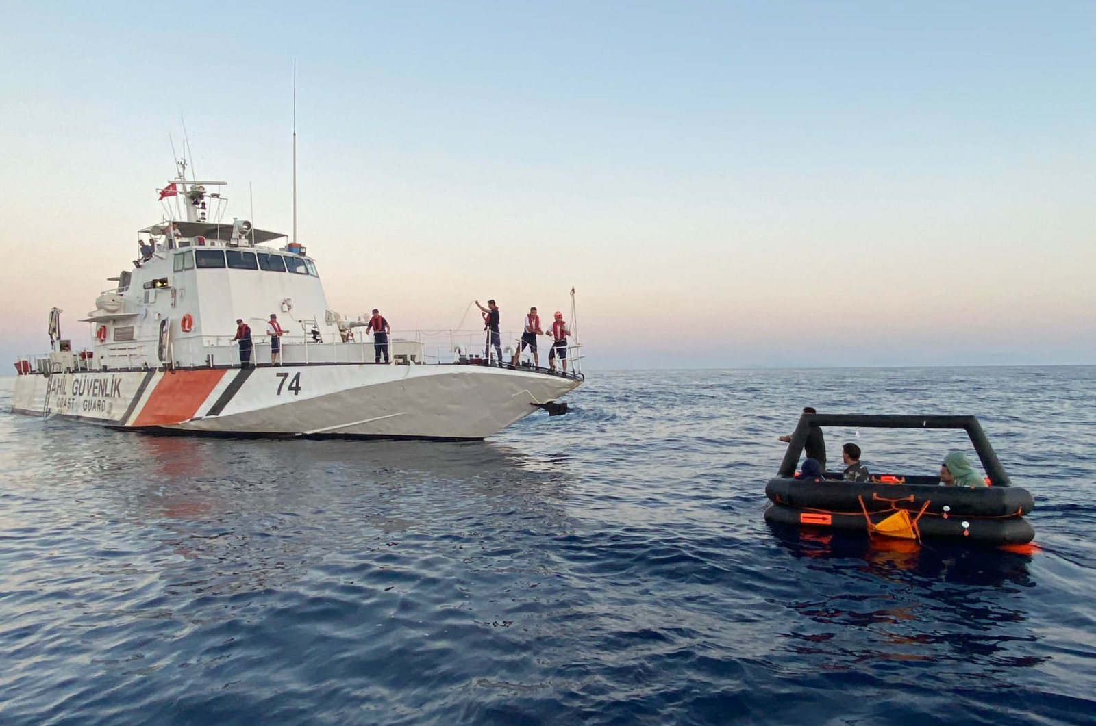 The coast guard rescues five irregular migrants off Aydın province&#039;s Didim district, Aug.11, 2022 (AA Photo) 