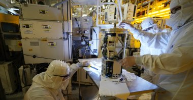 Technicians inspect a piece of equipment during a tour of the Micron Technology automotive chip manufacturing plant in Manassas, Virginia, U.S.,  Feb. 11, 2022. (AP File Photo)