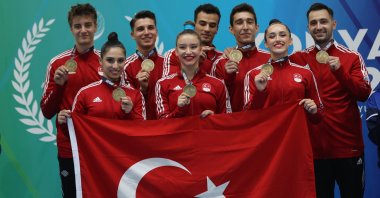 Turkish gymnasts pose with their medals at the Islamic Solidarity Games, Konya, Türkiye, Aug. 14, 2022. (DHA Photo)