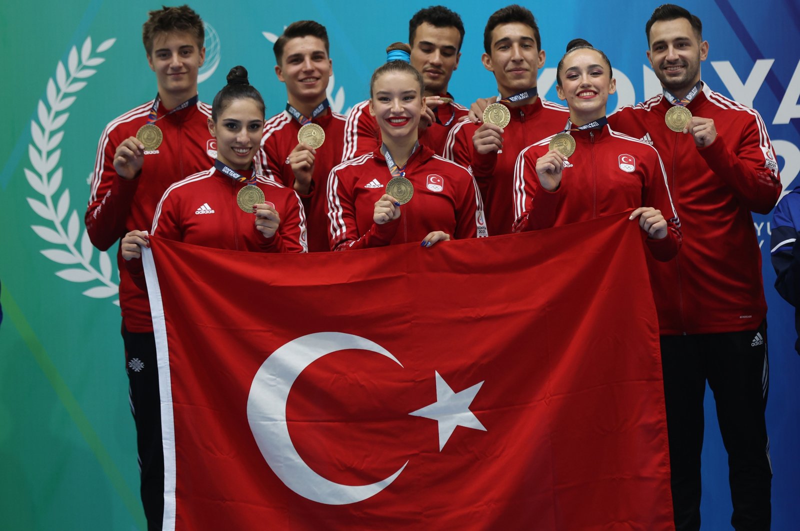 Turkish gymnasts pose with their medals at the Islamic Solidarity Games, Konya, Türkiye, Aug. 14, 2022. (DHA Photo)