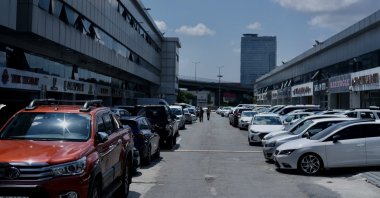 Secondhand cars are seen near dealerships in Istanbul, Türkiye, Aug. 5, 2022. (IHA Photo)