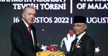 President Recep Tayyip Erdoğan (left) presents Malaysian King Al Sultan Abdullah Ri&#039;ayatuddin Al Mustafa Billah Shah with the Order of the State of Republic of Türkiye at the Beştepe People&#039;s Congress and Culture Center, Presidential Complex, Ankara, Türkiye, Aug. 16, 2022. (AA Photo)
