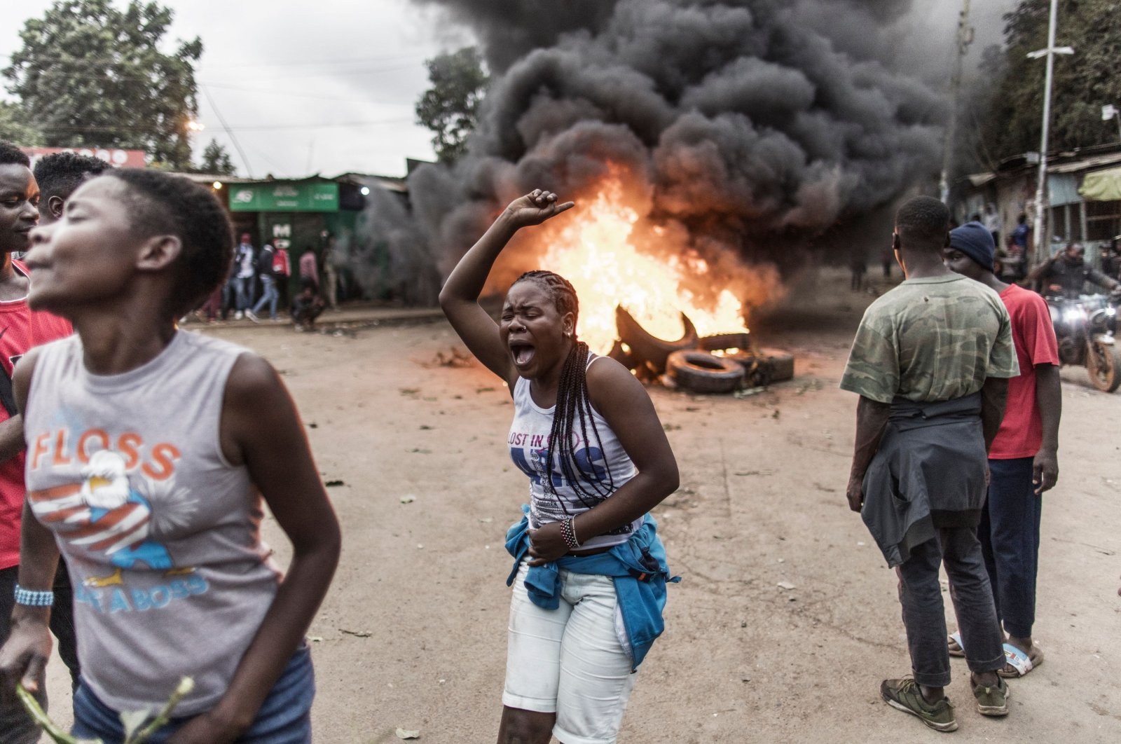Supporters of Kenya&#039;s Azimio La Umoja (Declaration of Unity) presidential candidate Raila Odinga demonstrate over burning tires in Kibera, Nairobi, Kenya, Aug. 15, 2022. (AFP Photo)