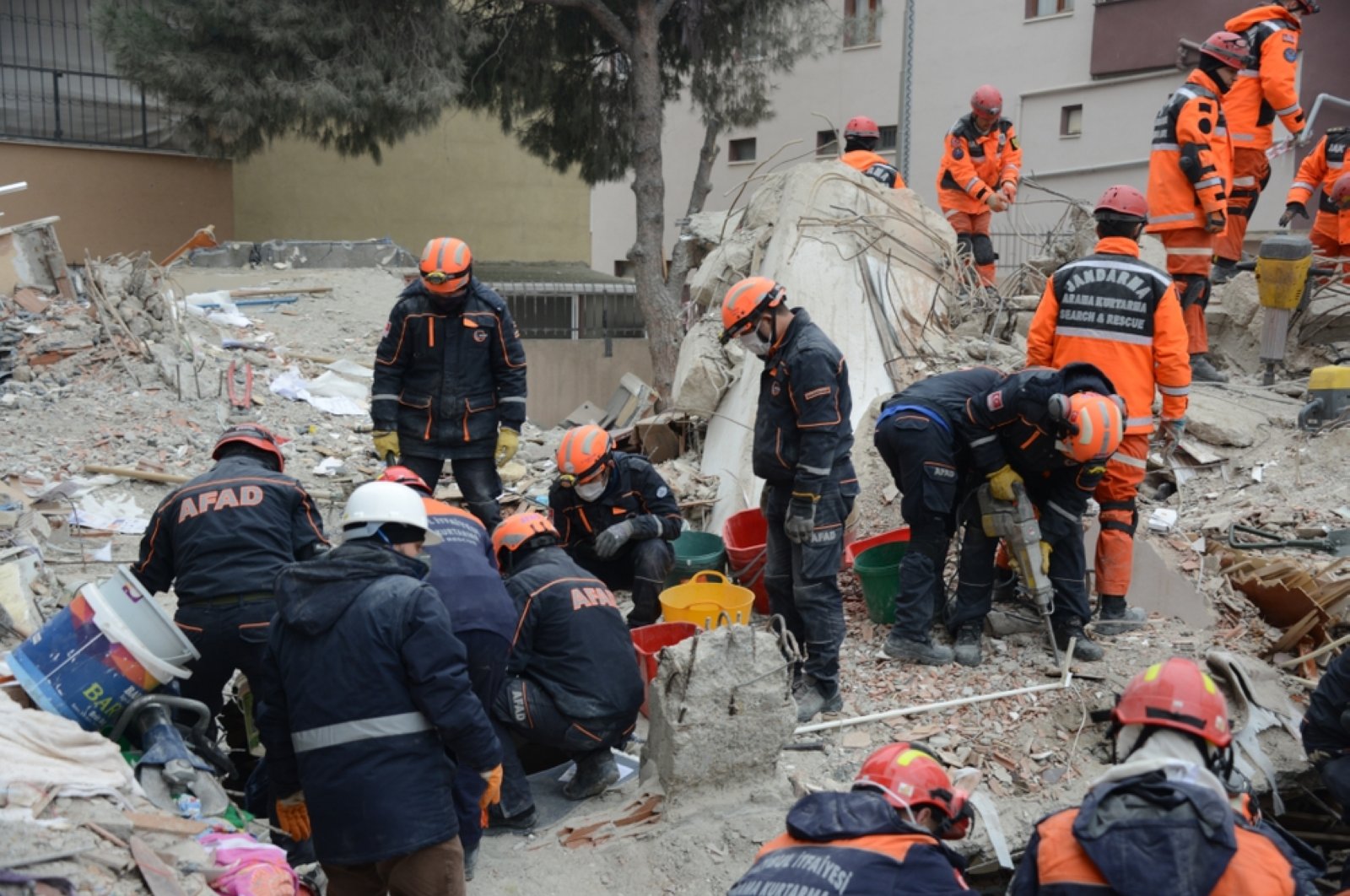 Ketakutan, kesiapsiagaan menang saat Türkiye menandai peringatan gempa