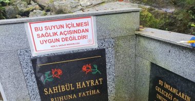 A sign reads "the water is unfit for drinking" on a fountain in Rize, northern Türkiye, Aug. 17, 2022. (İHA PHOTO)