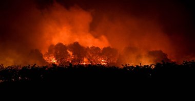 A wildfire advances in Orjais, Covilha, Portugal, Aug. 16, 2022. (AFP Photo)