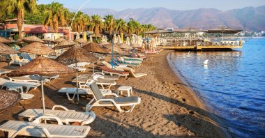 As many a foreigner will have noticed, Turks like to lay out on sunbeds. (Shutterstock Photo)