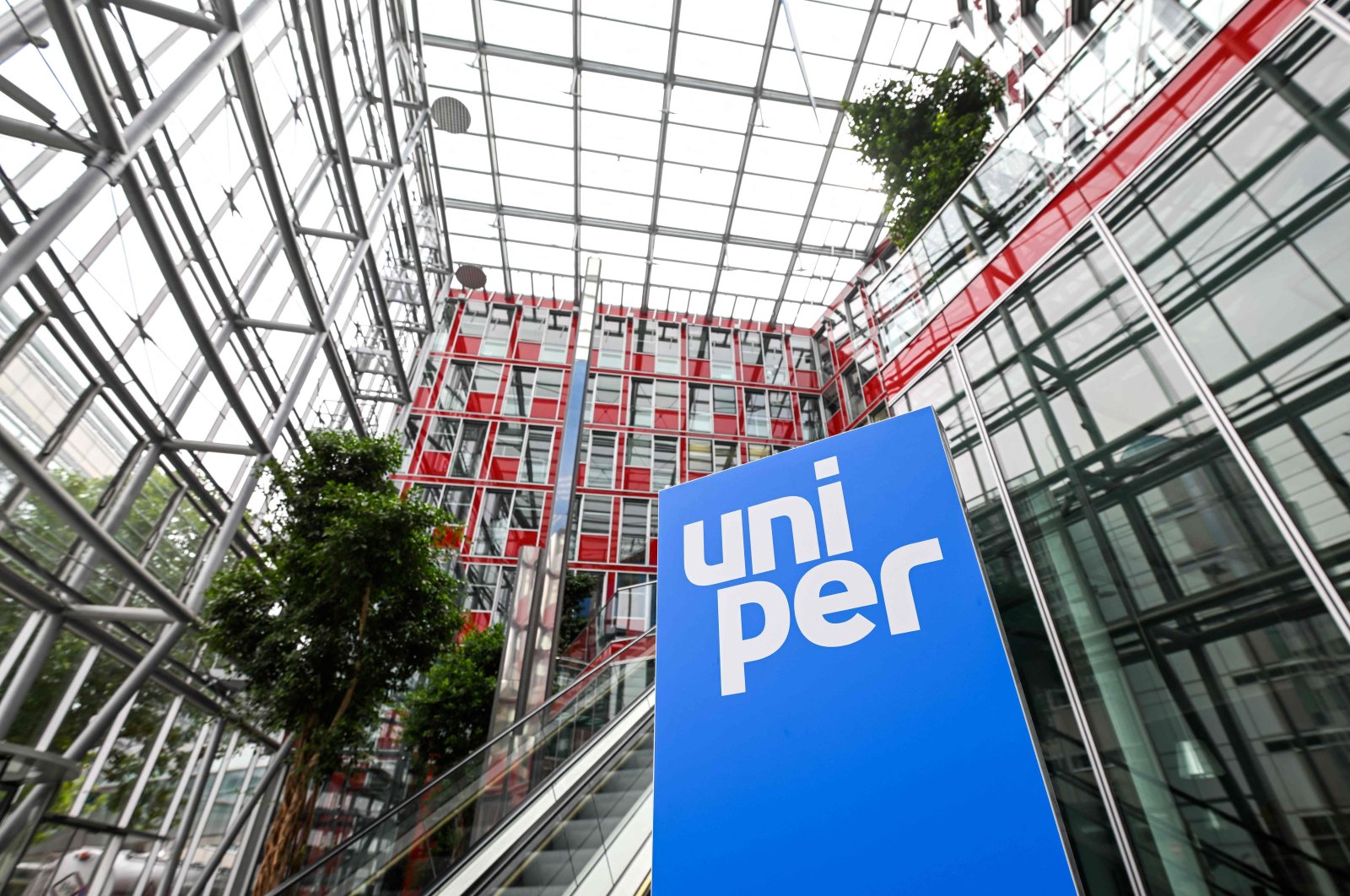 The logo of German energy supplier Uniper is seen in the entrance hall at the company&#039;s headquarters in Dusseldorf, western Germany, July 22, 2022. (AFP Photo)