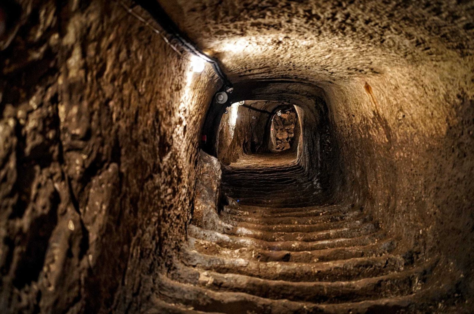 Terowongan bersejarah yang luas di Kastil Gaziantep, gua yang digali