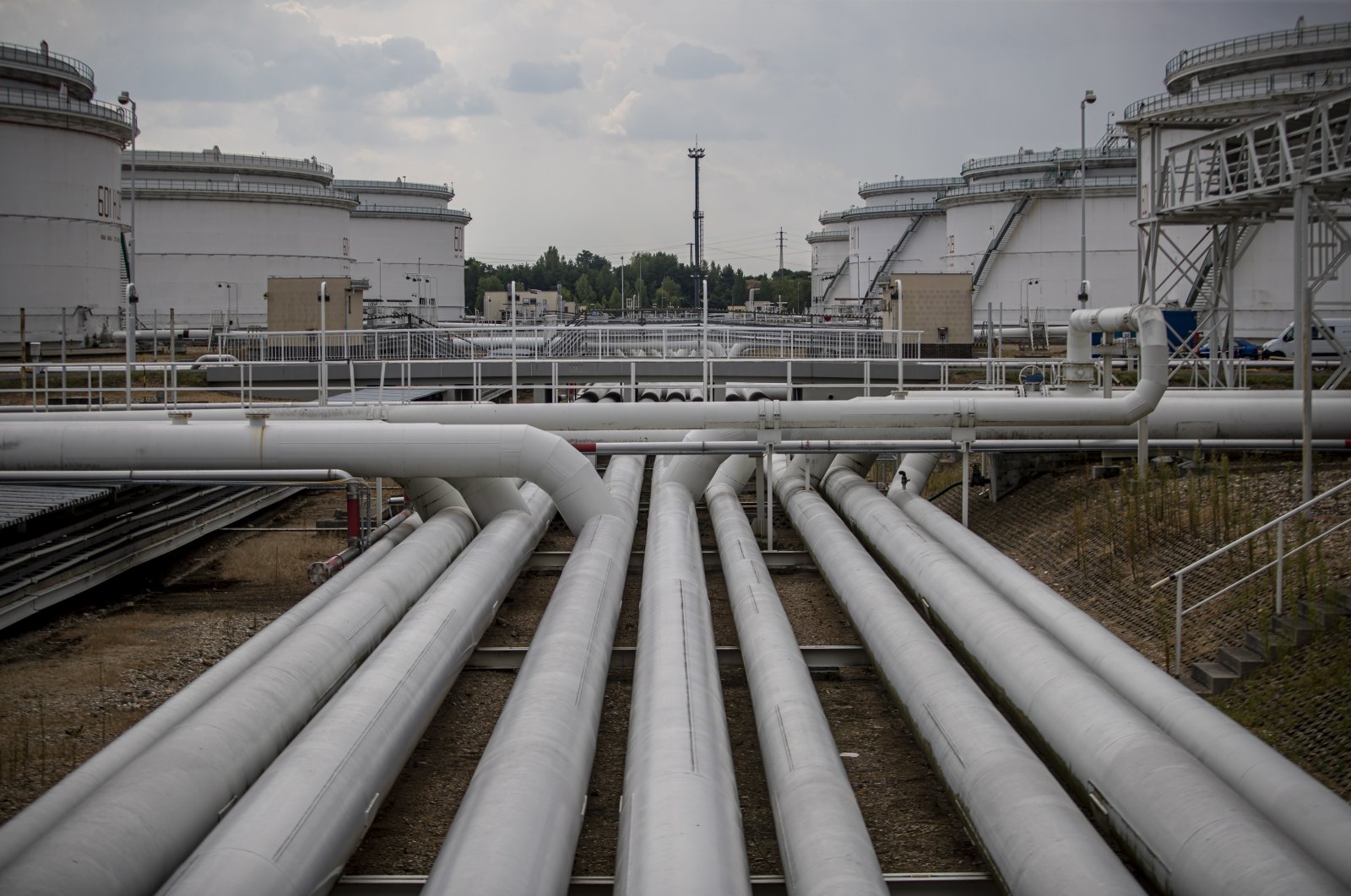 A view of storage tanks and pipelines at the Central oil tank farm operated by Mero CR near Nelahozeves, Czech Republic, Aug. 15, 2022. (EPA Photo)
