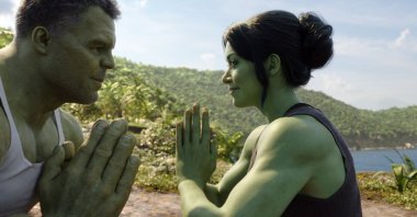 Tatiana Maslany (R) and Mark Ruffalo in &quot;She-Hulk: Attorney at law,&quot; the latest release from the Marvel universe. (dpa Photo)