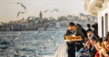 Traditional and historical flavors of Istanbul have turned into delicious street treats. (Shutterstock Photo)