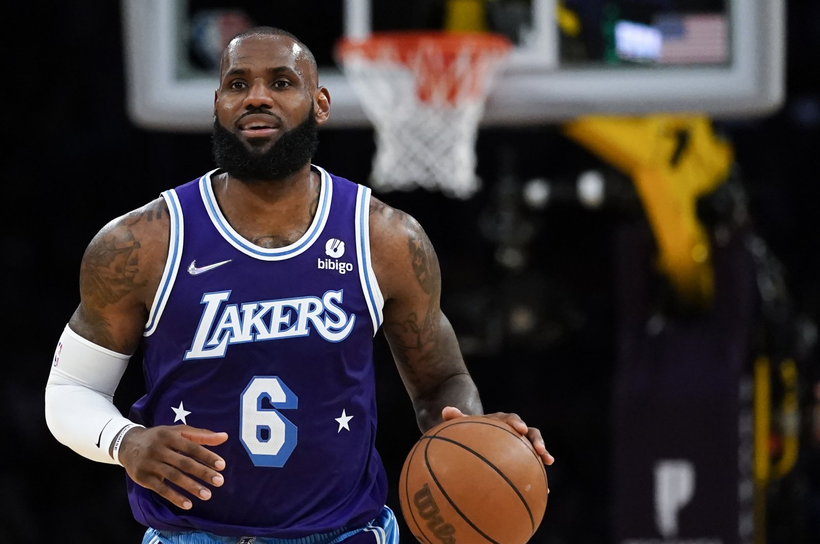 Lakers&#039; forward LeBron James in action during an NBA game against the Pelicans, Los Angeles, U.S., April 1, 2022. (AP Photo)