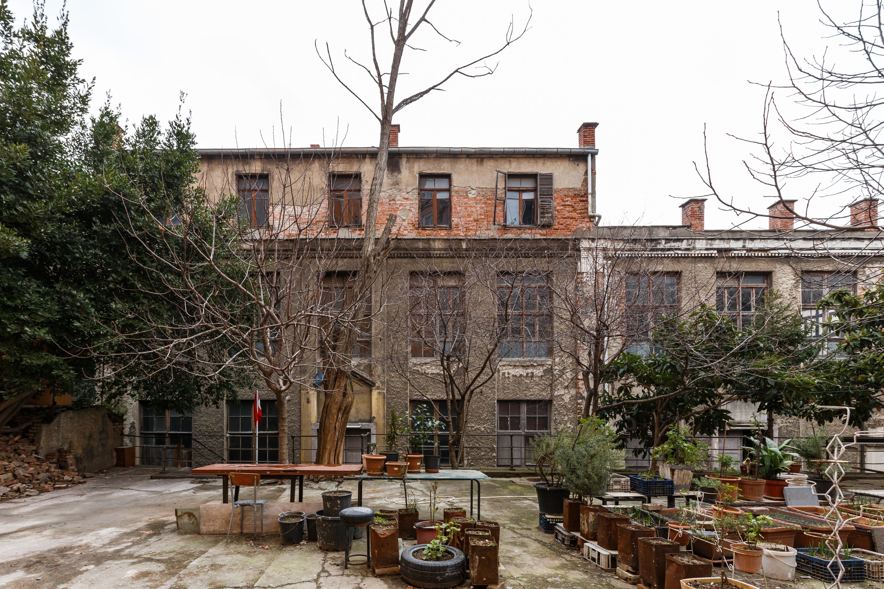 SMA Putri Merkez Rum adalah salah satu tempat diselenggarakannya Istanbul Biennial ke-17.  (Sumber IKSV) 