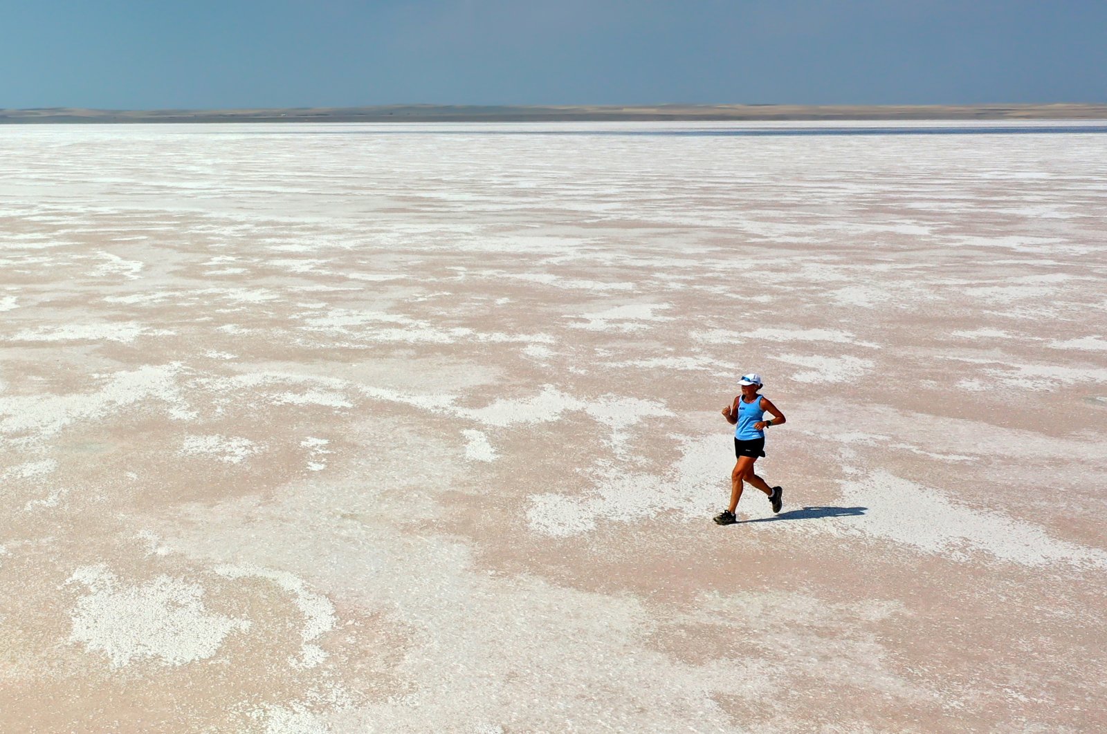 Mina Guli runs on a dry part of Lake Tuz, in Konya, central Türkiye, Aug. 16, 2022. (AA PHOTO)