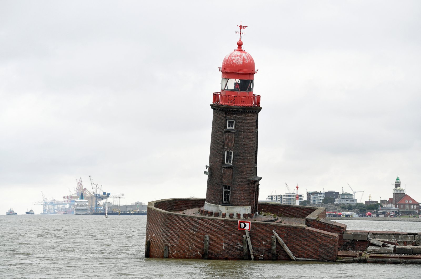 The historic lighthouse in the harbor, which appears on the brink of toppling over, is pictured in Bremerhaven, Germany, Aug. 18, 2022. (Reuters Photo)