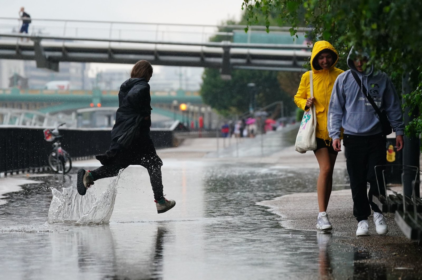 People run in the rain in London, U.K., Aug. 17, 2022. (AP Photo)