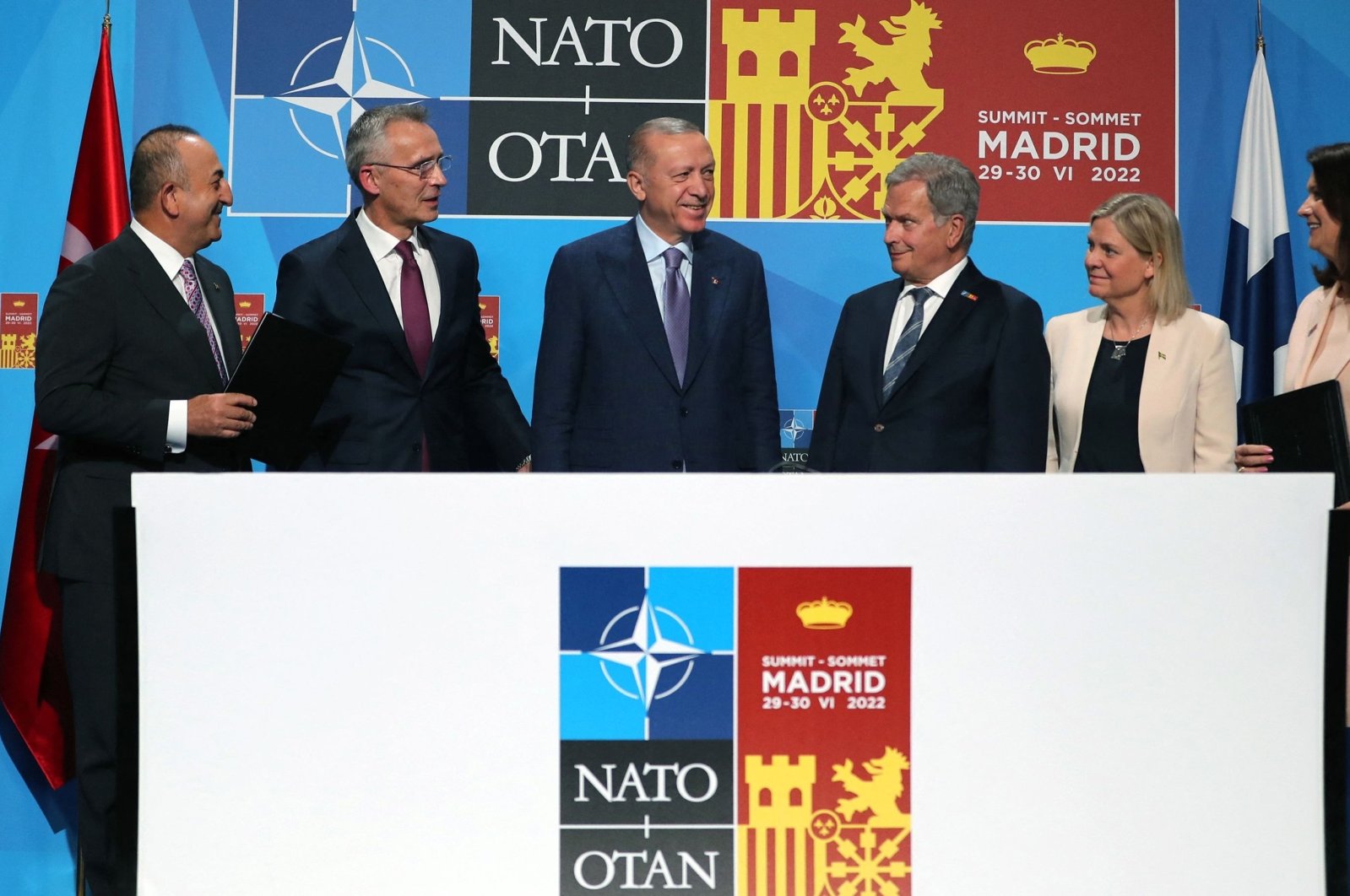 From left to right, Foreign Minister Mevlüt Çavuşoğlu, NATO Secretary-General Jens Stoltenberg, President Recep Tayyip Erdoğan, Finland&#039;s President Sauli Niinisto, Sweden&#039;s Prime Minister Magdalena Andersson and Swedish Foreign Minister Ann Linde pose for pictures after signing a memorandum during a NATO summit in Madrid, Spain, June 28, 2022. (Turkish Presidential Press Office via AFP)