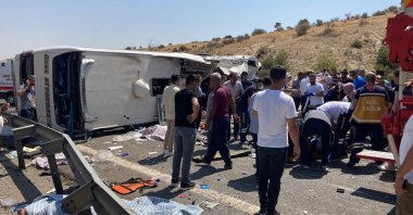 The scene of the traffic accident on the Gaziantep-Nizip Highway that killed at least 16 people and injured 22, Gaziantep, Türkiye, Aug. 20, 2022. (AA Photo)