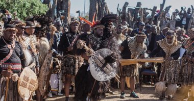 King of Amazulu nation Misuzulu kaZwelithini (C), looks on during his coronoation as the new King at the Amazulu nation at the KwaKhangelamankengane Royal Palace at Kwa-Nongoma, north of Durban, South Africa, Aug. 20, 2022. (AFP Photo)