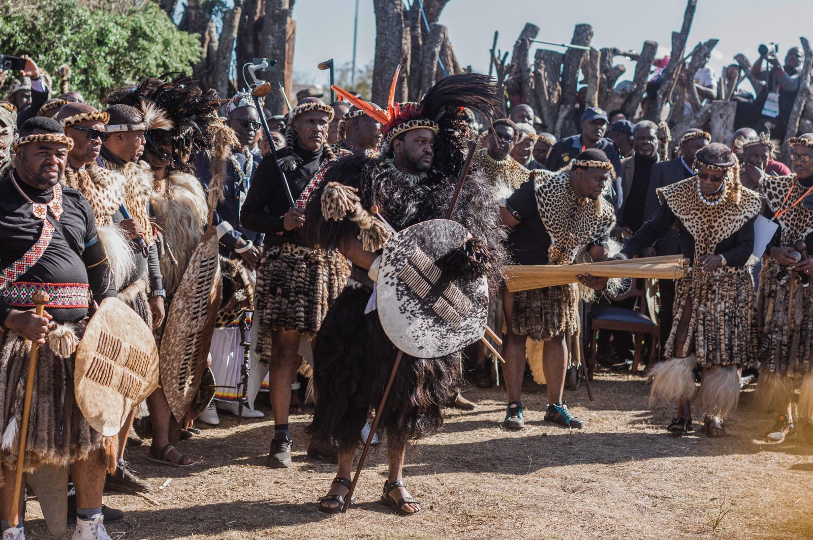 Afrika Selatan memahkotai raja Zulu yang baru saat ribuan orang berkumpul untuk merayakannya