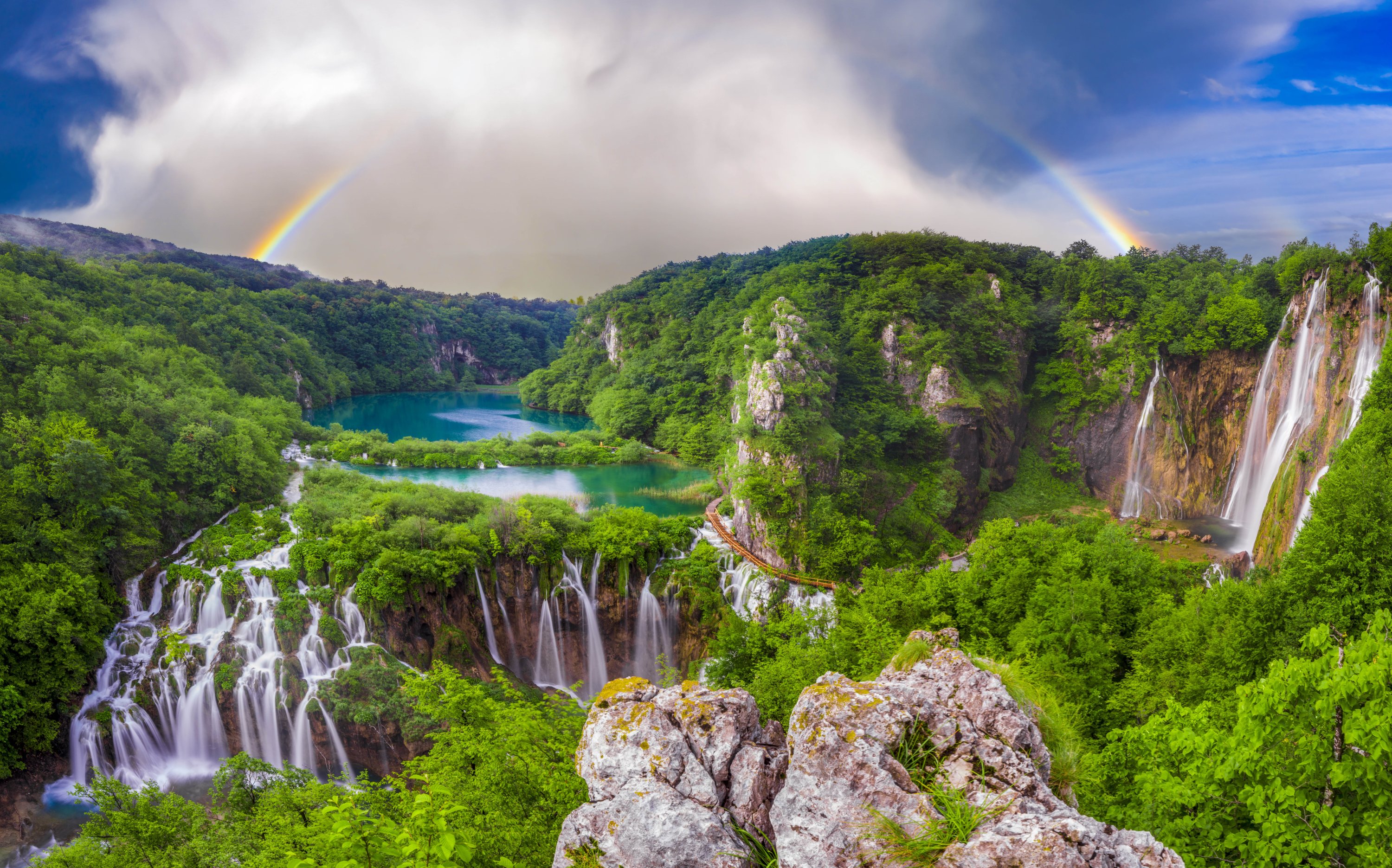 Taman Nasional Danau Plitvice adalah salah satu taman nasional tertua dan terbesar di Kroasia.  (Shutterstock) 