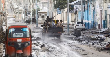 Somali security officers drive past a section of Hotel Hayat, the scene of an al-Shabab terrorist attack in Mogadishu, Somalia, Aug. 20, 2022. (Reuters Photo)