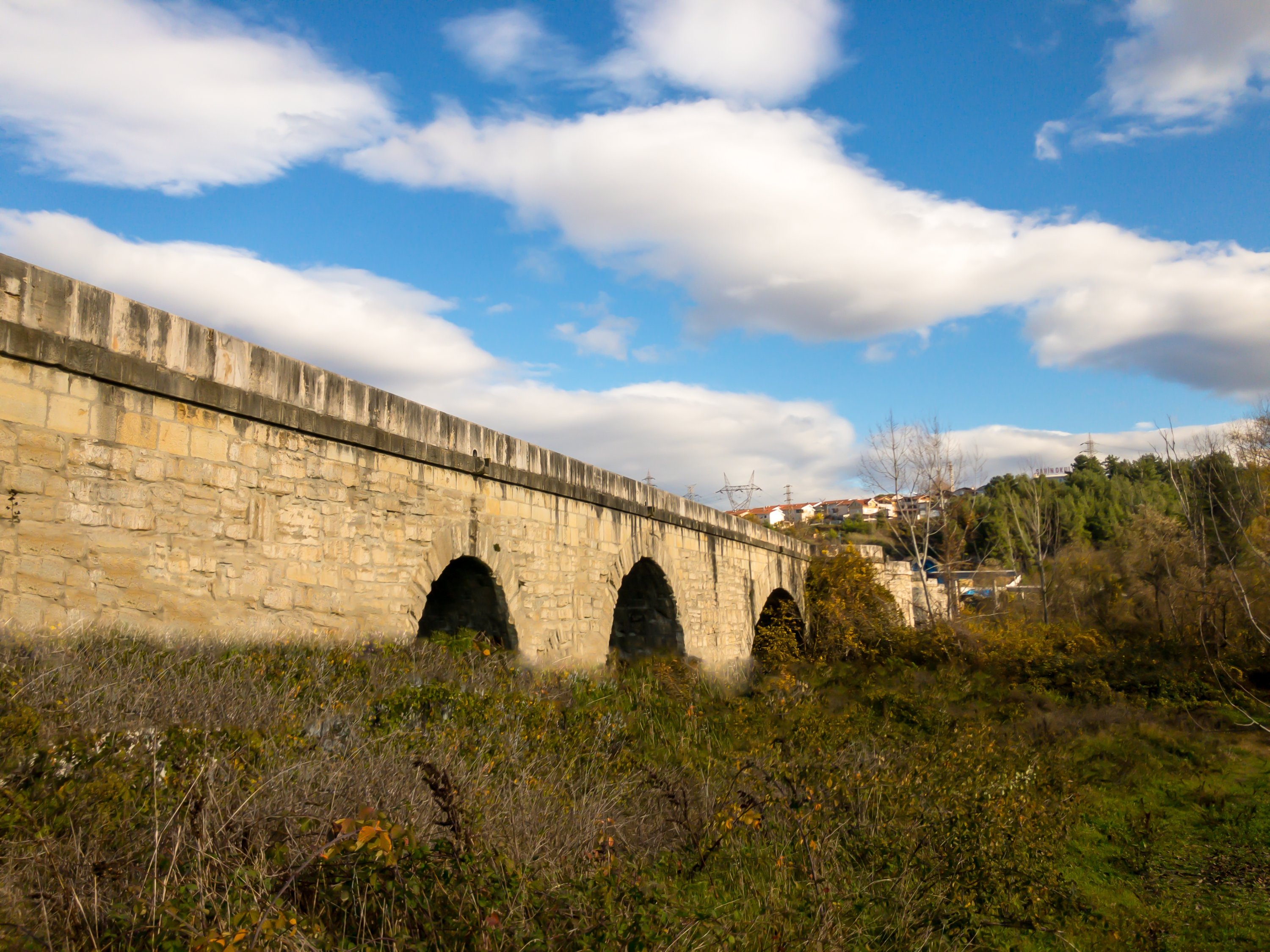 Jembatan Bersejarah Justinian, Sakarya, Türkiye.  (Foto Shutterstock) 